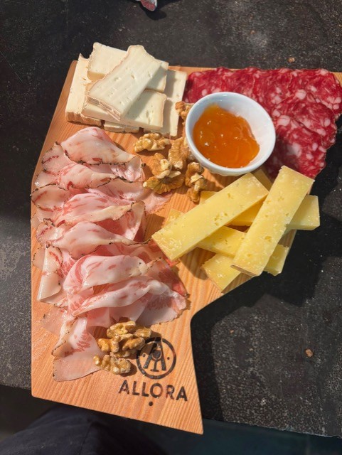 Allora — Wijn & Foodbar Geel, sfeerbeeld 2